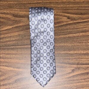 Kenneth Roberts Sophisticated Silver Patterned Men's Tie